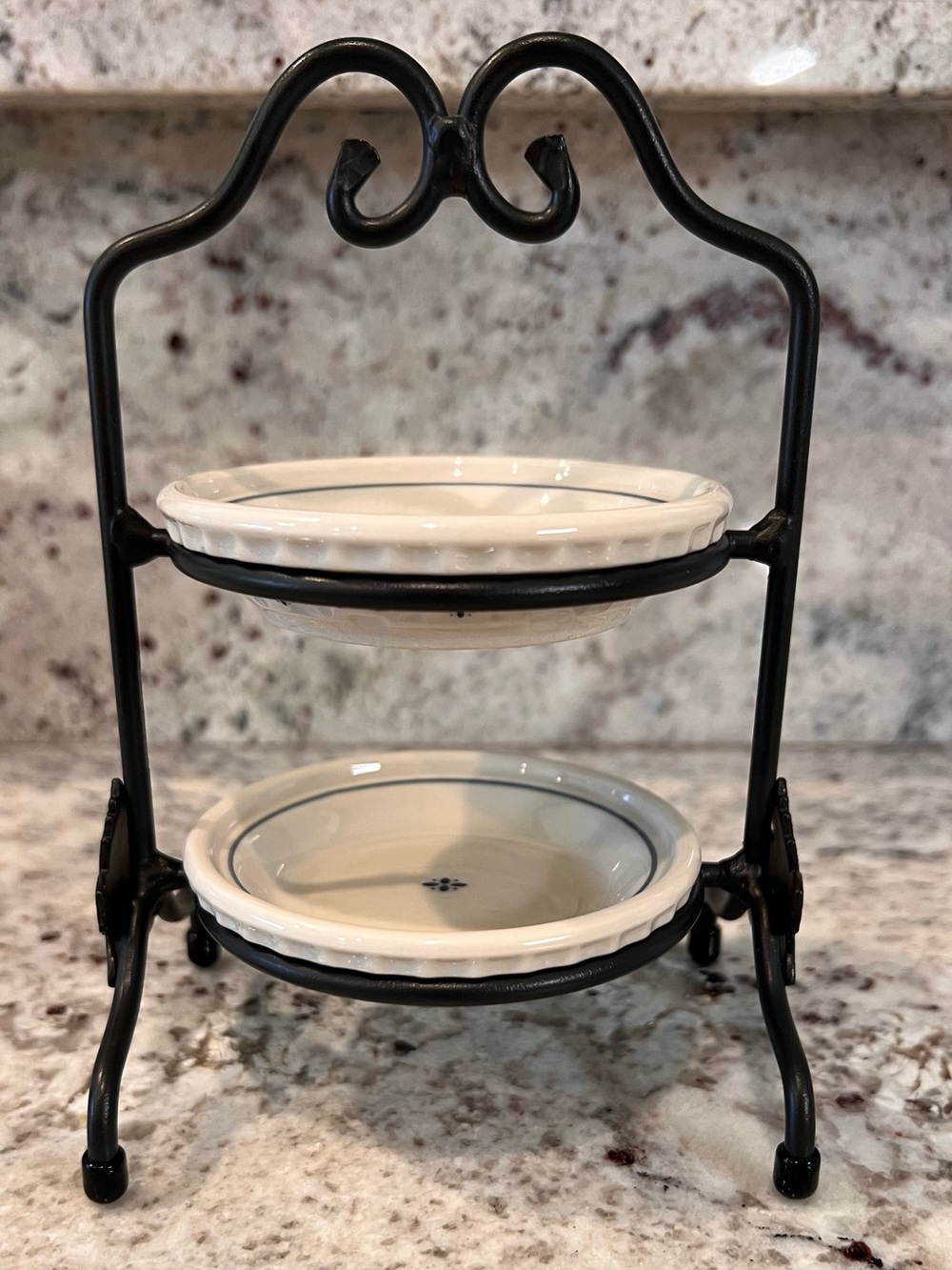 Longaberger Miniature Pie Stand with 2 Miniature Pie Plates